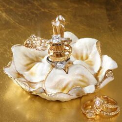 Scarlett Leaf Ring Dish - Golden